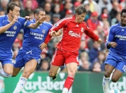 开云体育中国官网-绿茵烽火，从西甲德比到南美硬仗，足球世界的两极碰撞