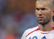 开云下载-欧冠淘汰赛之夜，乔治关键进球定乾坤