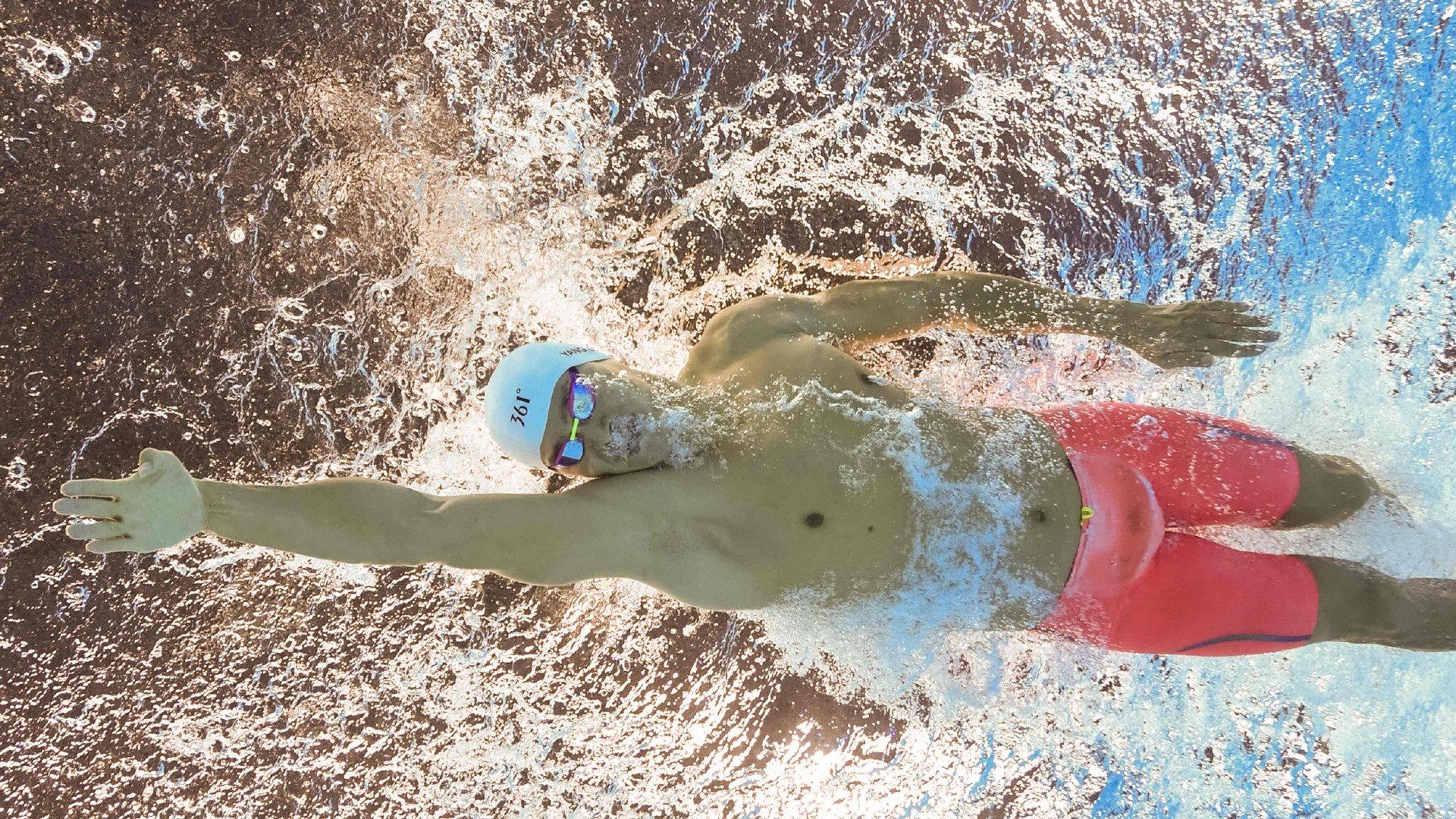 欧冠半决赛焦点战，魔术横扫新疆队，篮球世界的奇妙交汇