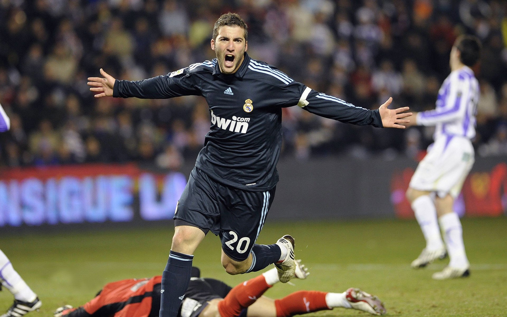 拉沃尔杯的降维打击，为何团队荣耀能碾压蒙特卡洛大师赛的孤独王冠？