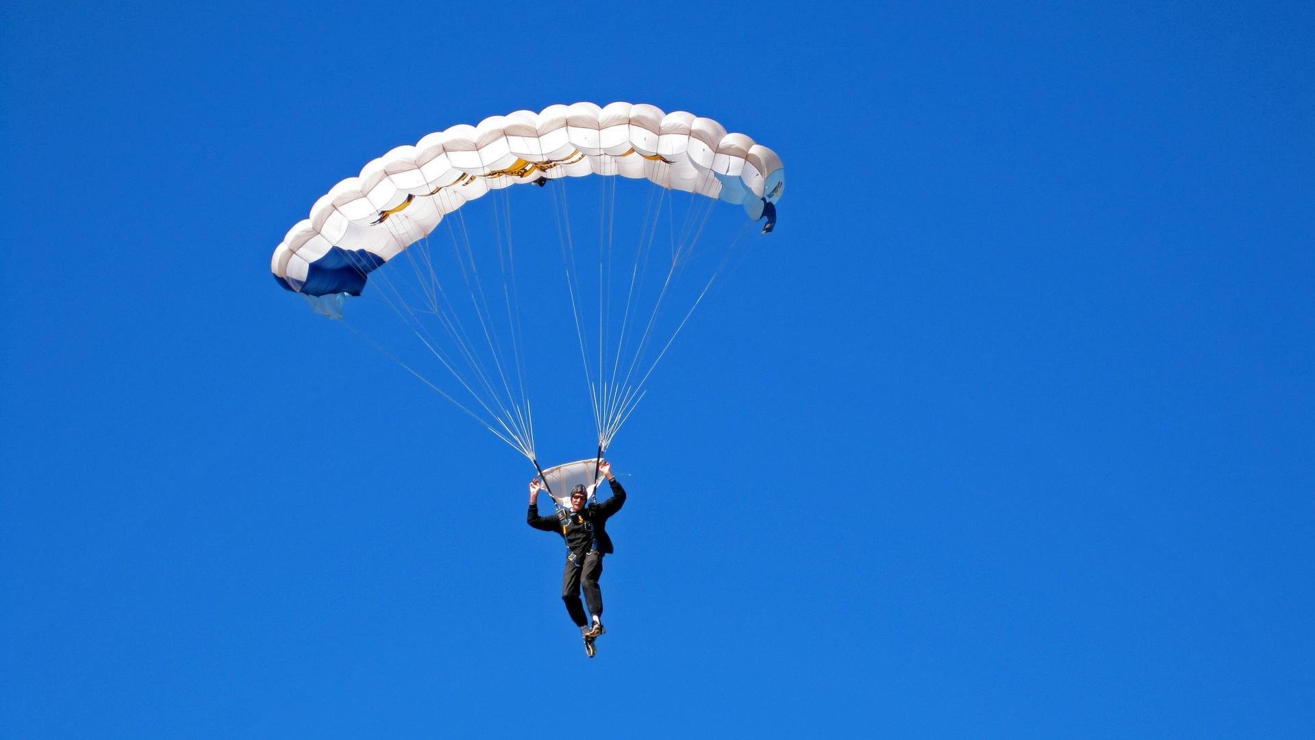 绿茵场上的横扫与羽球场上的传奇,当德国战车碾压日本武士,安赛龙刷新历史纪录